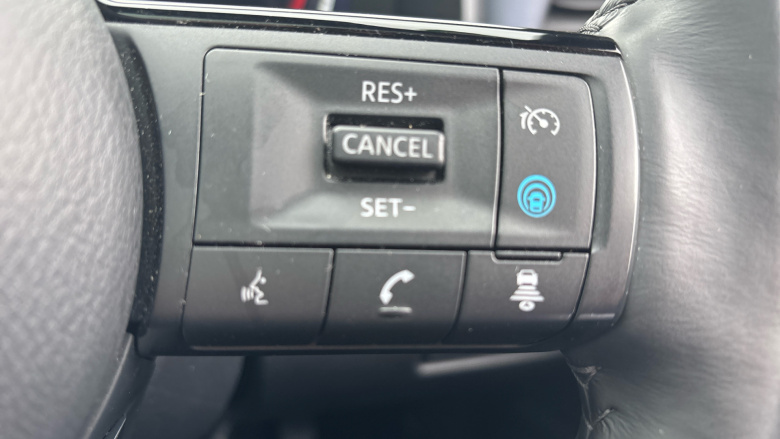 Nissan Qashqai 1.3 DiG-T MH Tekna 5dr Petrol Hatchback